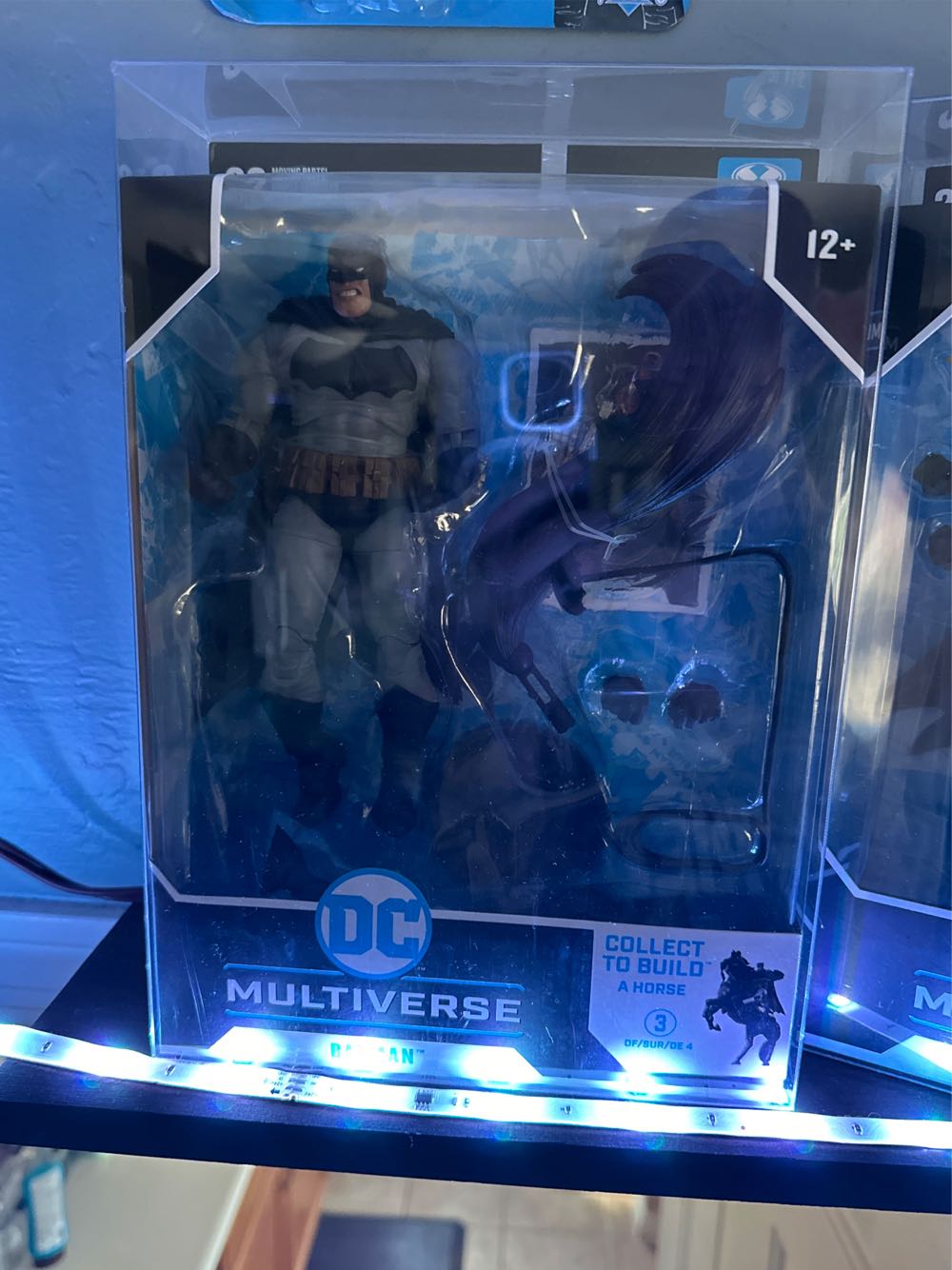 Batman (Dark Knight) - McFarlane Toys (DC Multiverse) (Batman: Dark Knight Returns) action figure collectible [Barcode 787926154382] - Main Image 3