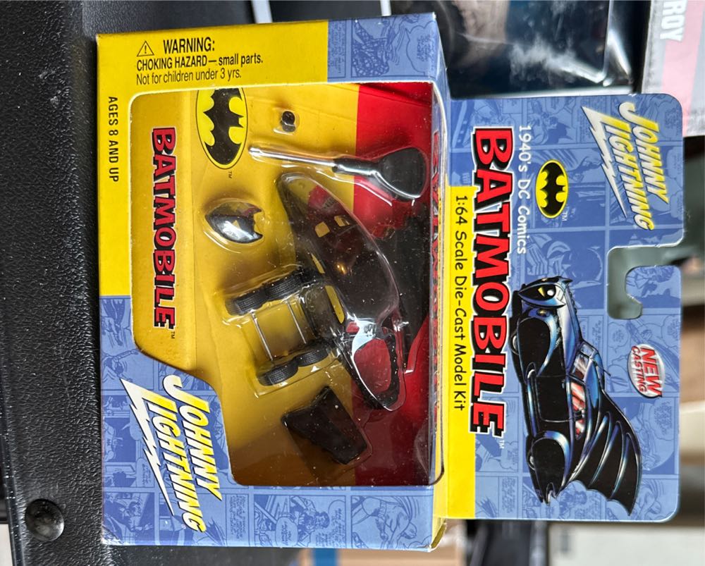 Pikachu Moods: Love Pokemon Center In Hand With Box