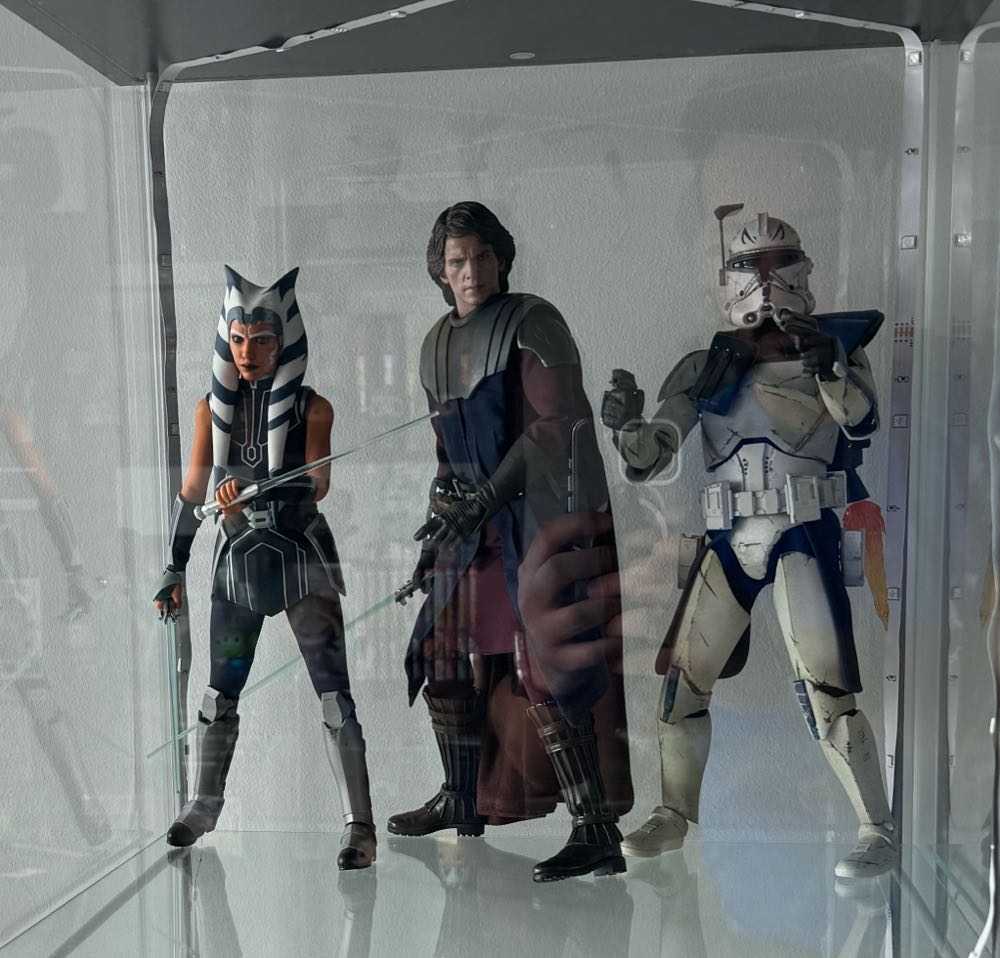 Hot Toys Anakin Skywalker TMS019 - Hot Toys (Star Wars - Clone Wars) action figure collectible - Main Image 2