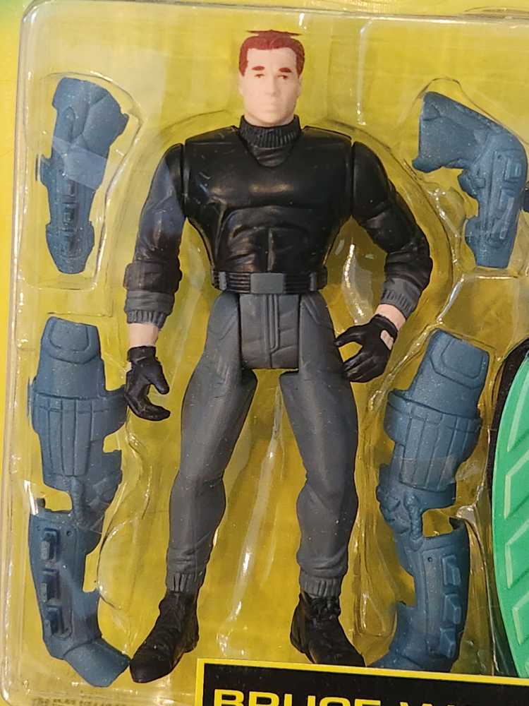 Batman (Bruce Wayne) (Target Exclusive) - Kenner (Batman: Batman Forever) action figure collectible [Barcode 076281639062] - Main Image 3