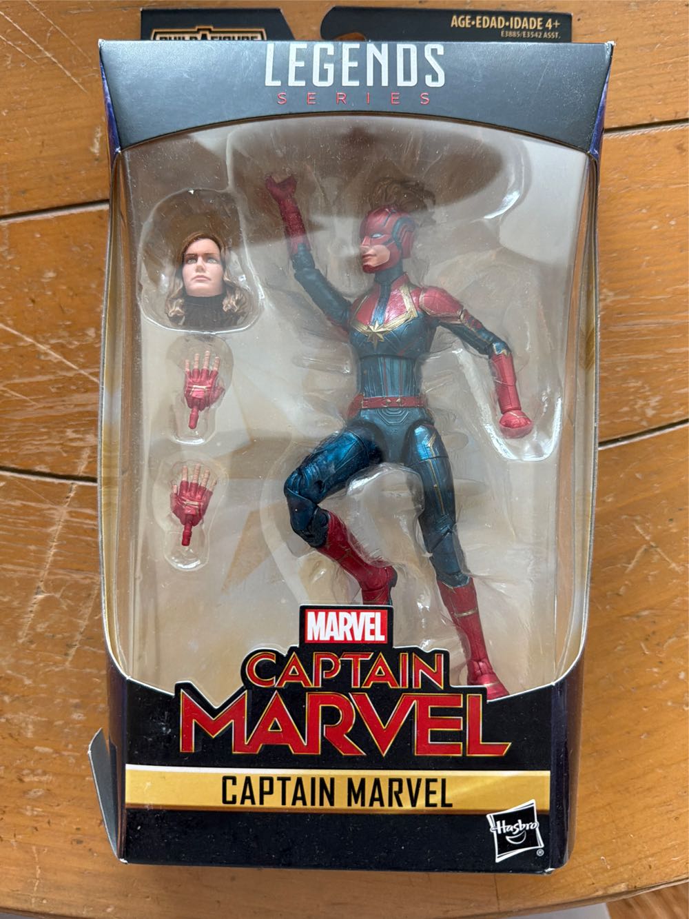 Marvel- Captain Marvel Legends - Hasbro action figure collectible - Main Image 2