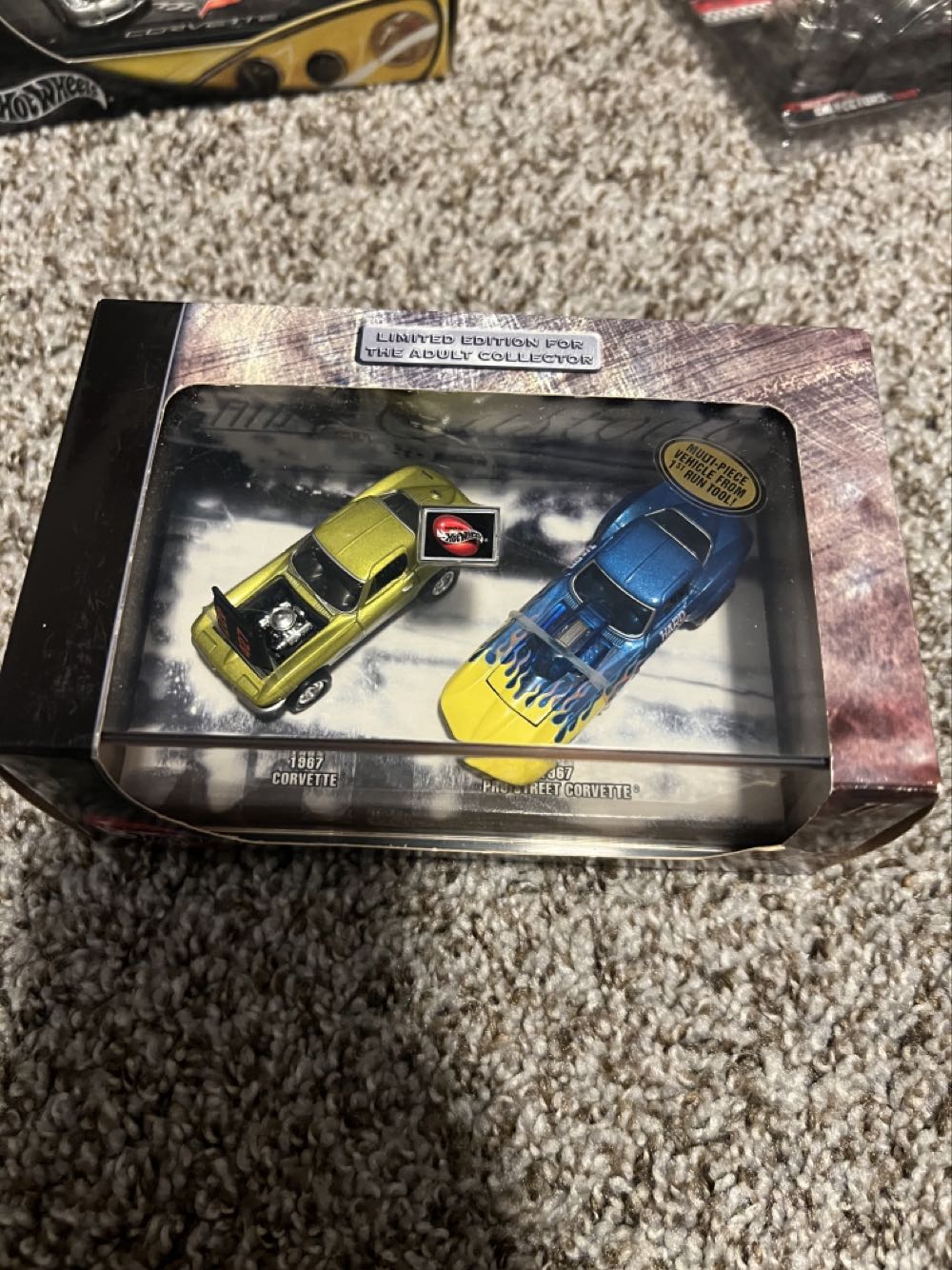 Corvette Cool & Custom (2 Pack) - Mattel (Hotwheels 100%) action figure collectible - Main Image 2