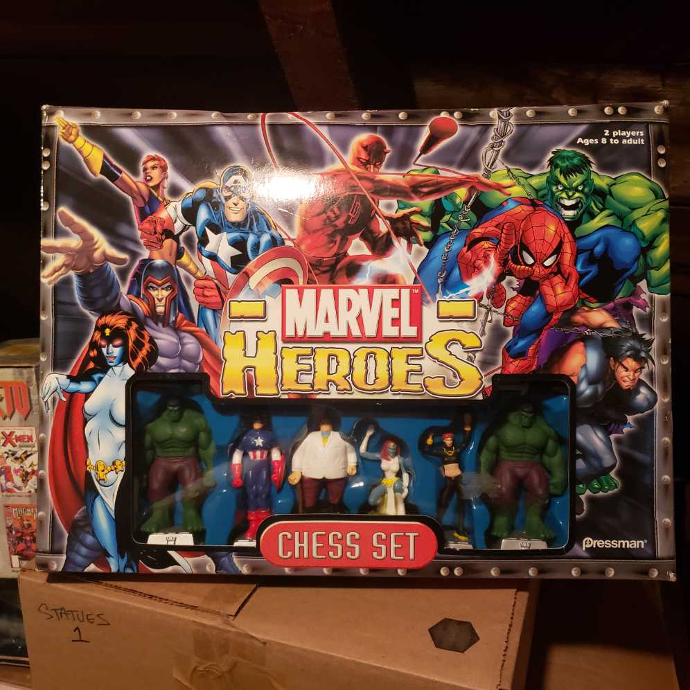 Marvel Heroes Chess Set  action figure collectible [Barcode 021853046052] - Main Image 2