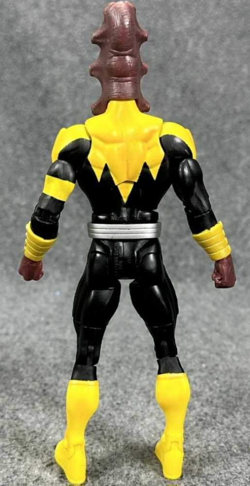 DC Universe Classics Yellow Lantern Maash - Mattel (DC Universe) action figure collectible - Main Image 2