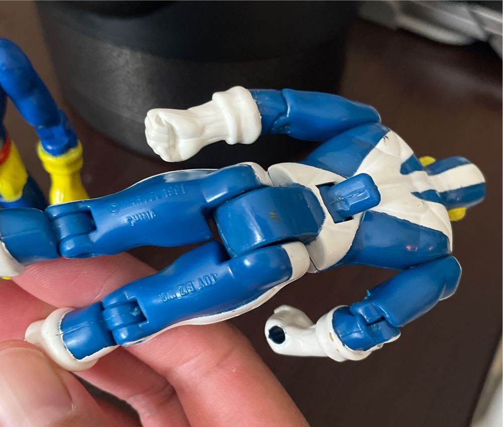 Cyclops - Marvel Toy Biz action figure collectible - Main Image 2