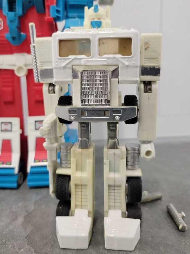 Ultra Magnus 5th Original  - Hasbro (1986) action figure collectible - Main Image 2