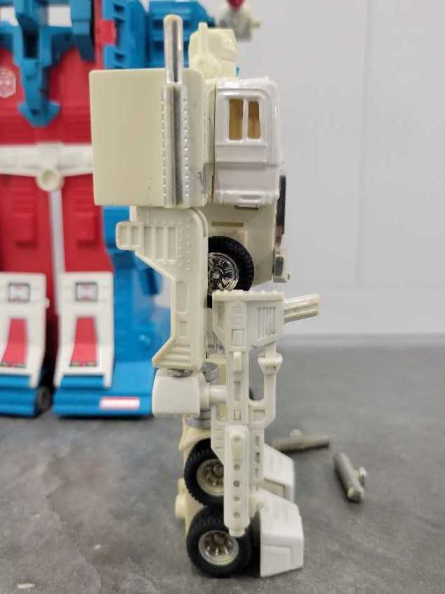 Ultra Magnus 5th Original  - Hasbro (1986) action figure collectible - Main Image 3