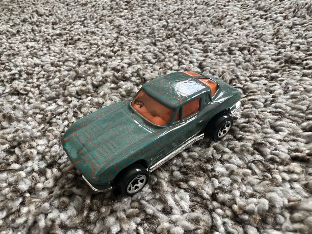 Corvette ‘63 Stingray - Mattel (Hotwheels Loose ‘63 Split Window Corvettes) action figure collectible - Main Image 3