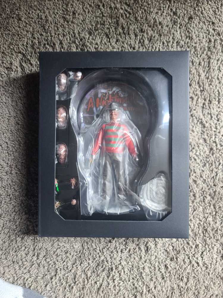 Mezco One:12 Noes Freddy Krueger - Mezco (Horror) action figure collectible - Main Image 3