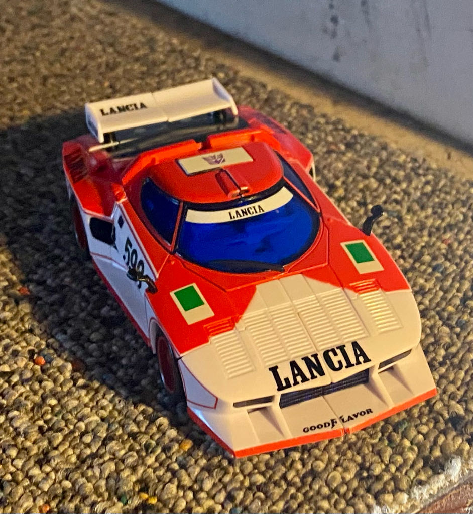 Exhaust - Takara Tomy (Decepticon) action figure collectible - Main Image 2