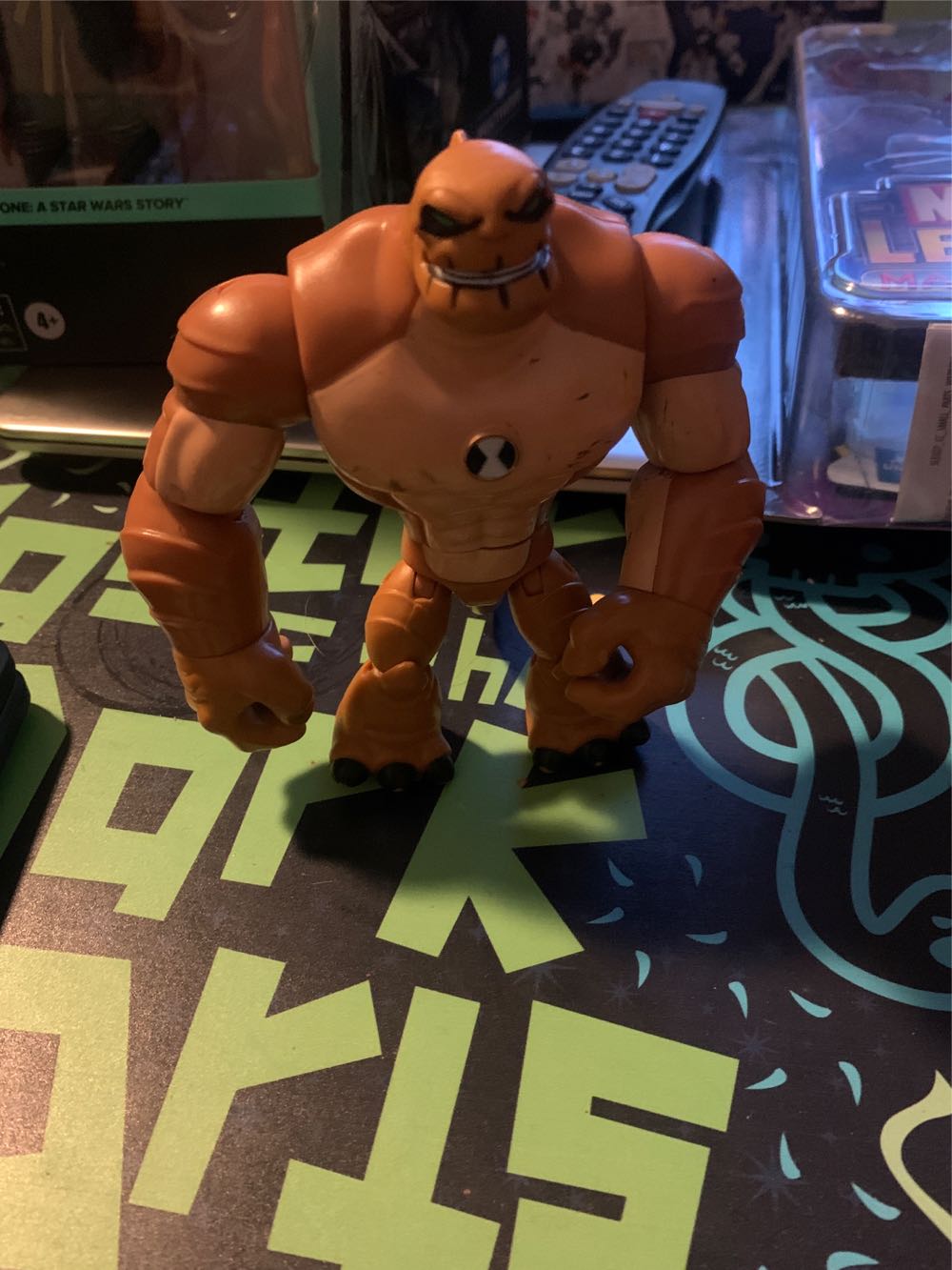 Humungosaur - Playmates (Ben 10) action figure collectible - Main Image 4