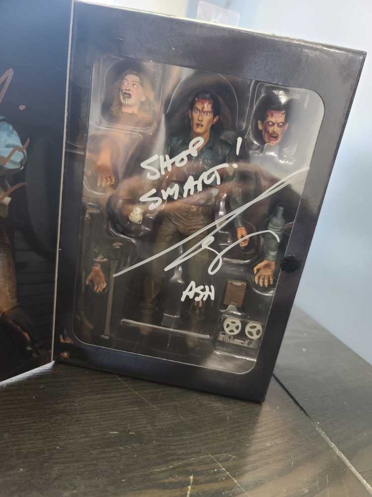 Neca Ultimate Evil Dead 2 Ash Williams Signed - Neca (Horror) action figure collectible - Main Image 2