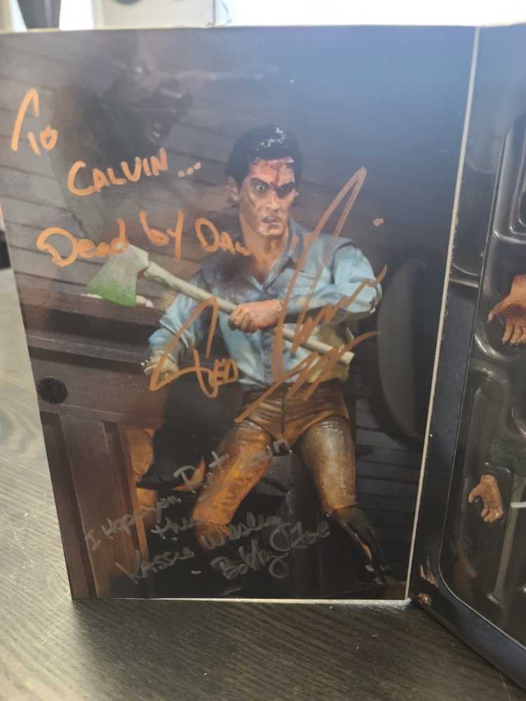 Neca Ultimate Evil Dead 2 Ash Williams Signed - Neca (Horror) action figure collectible - Main Image 3