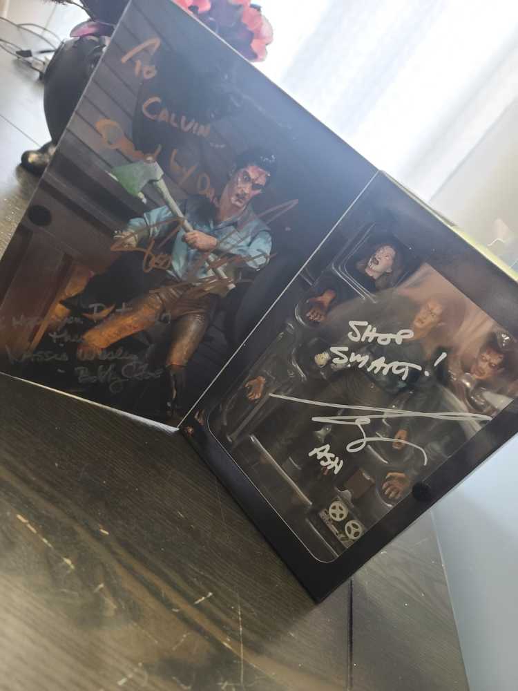 Neca Ultimate Evil Dead 2 Ash Williams Signed - Neca (Horror) action figure collectible - Main Image 4