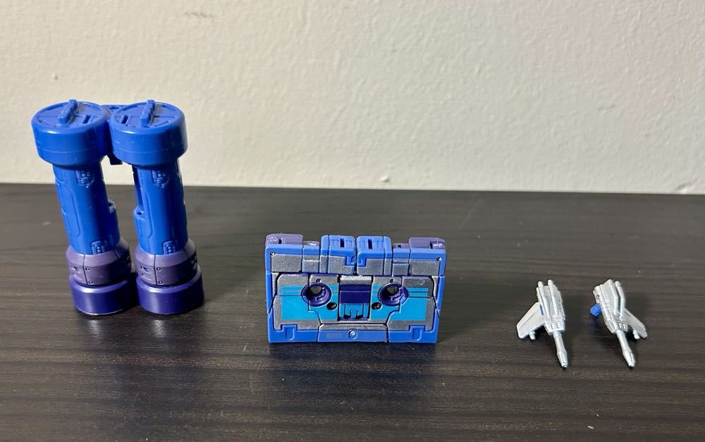 Rumble - Takara Tomy (Decepticon Mini-Cassette) action figure collectible - Main Image 3