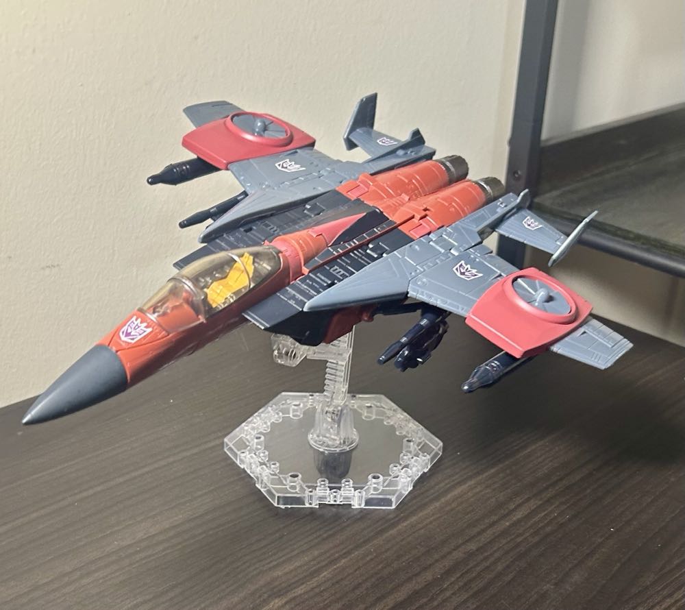 Thrust - Takara Tomy (Decepticon) action figure collectible - Main Image 2