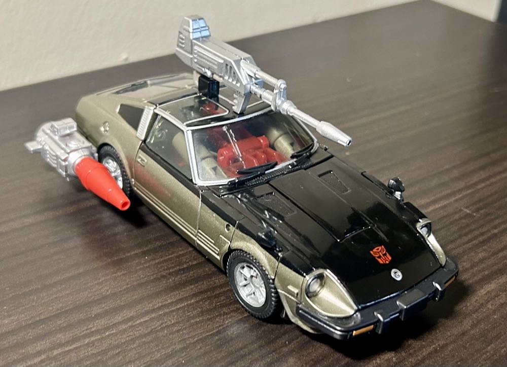 Bluestreak - Takara Tomy (Autobot) action figure collectible - Main Image 2