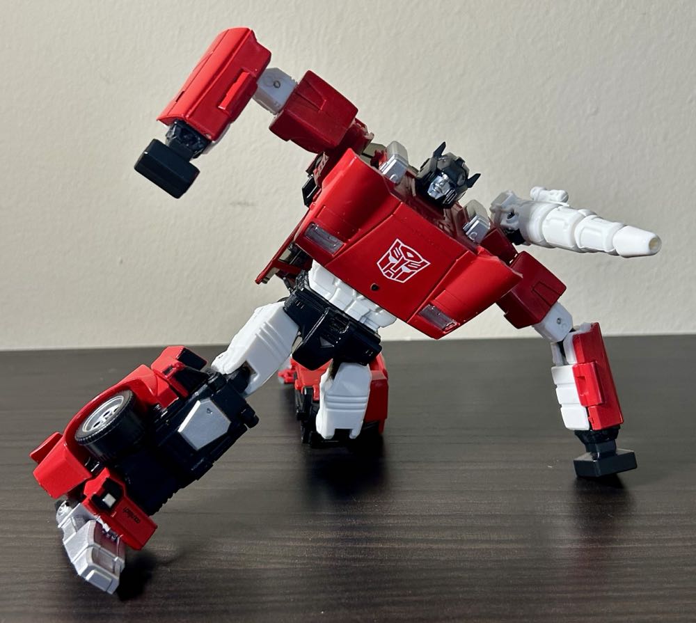 Sideswipe - Takara Tomy (Autobot) action figure collectible - Main Image 3