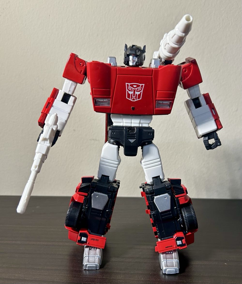 Sideswipe - Takara Tomy (Autobot) action figure collectible - Main Image 4