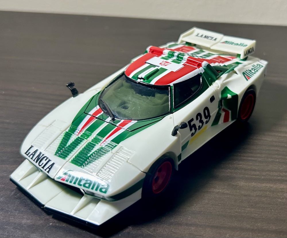 Wheeljack - Takara Tomy (Autobot) action figure collectible - Main Image 2