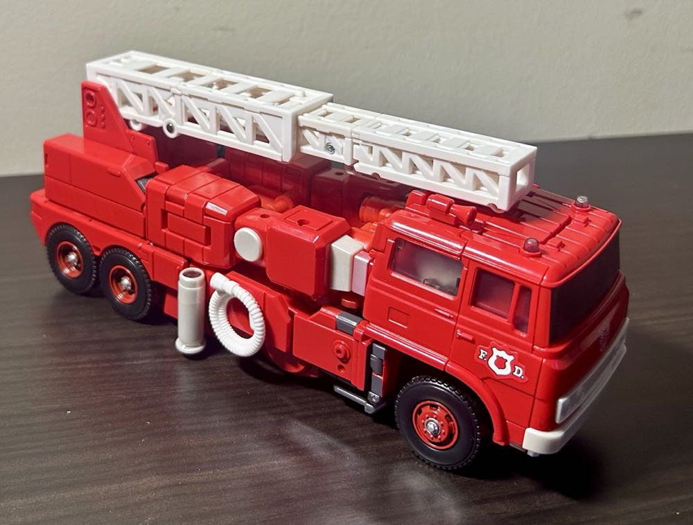 Inferno - Takara Tomy (Autobot) action figure collectible - Main Image 2