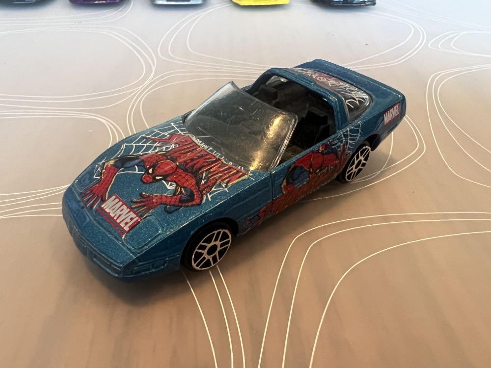 Batman Black & White Statue By Sam Kieth