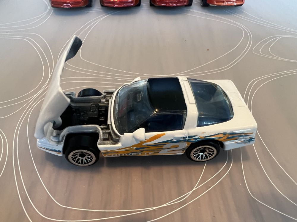 Corvette Chevrolet - Mattel (Hotwheels Loose Hard Top Corvettes) action figure collectible - Main Image 2