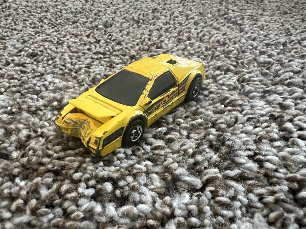 Smash Mobile (Yellow) - Mattel (Hotwheels Loose Crack-Ups) action figure collectible - Main Image 2
