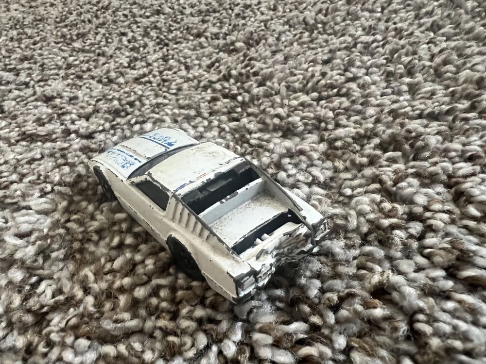 Smash Hit (White) - Mattel (Hotwheels Loose Crack-Ups) action figure collectible - Main Image 2