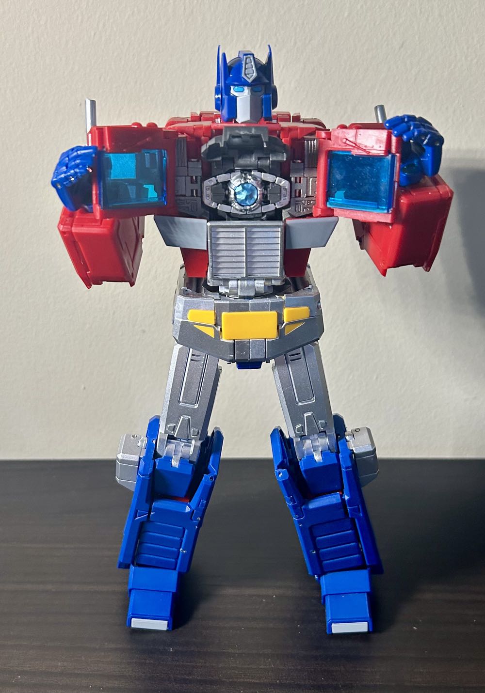 Optimus Prime - Takara Tomy (Autobot) action figure collectible - Main Image 3