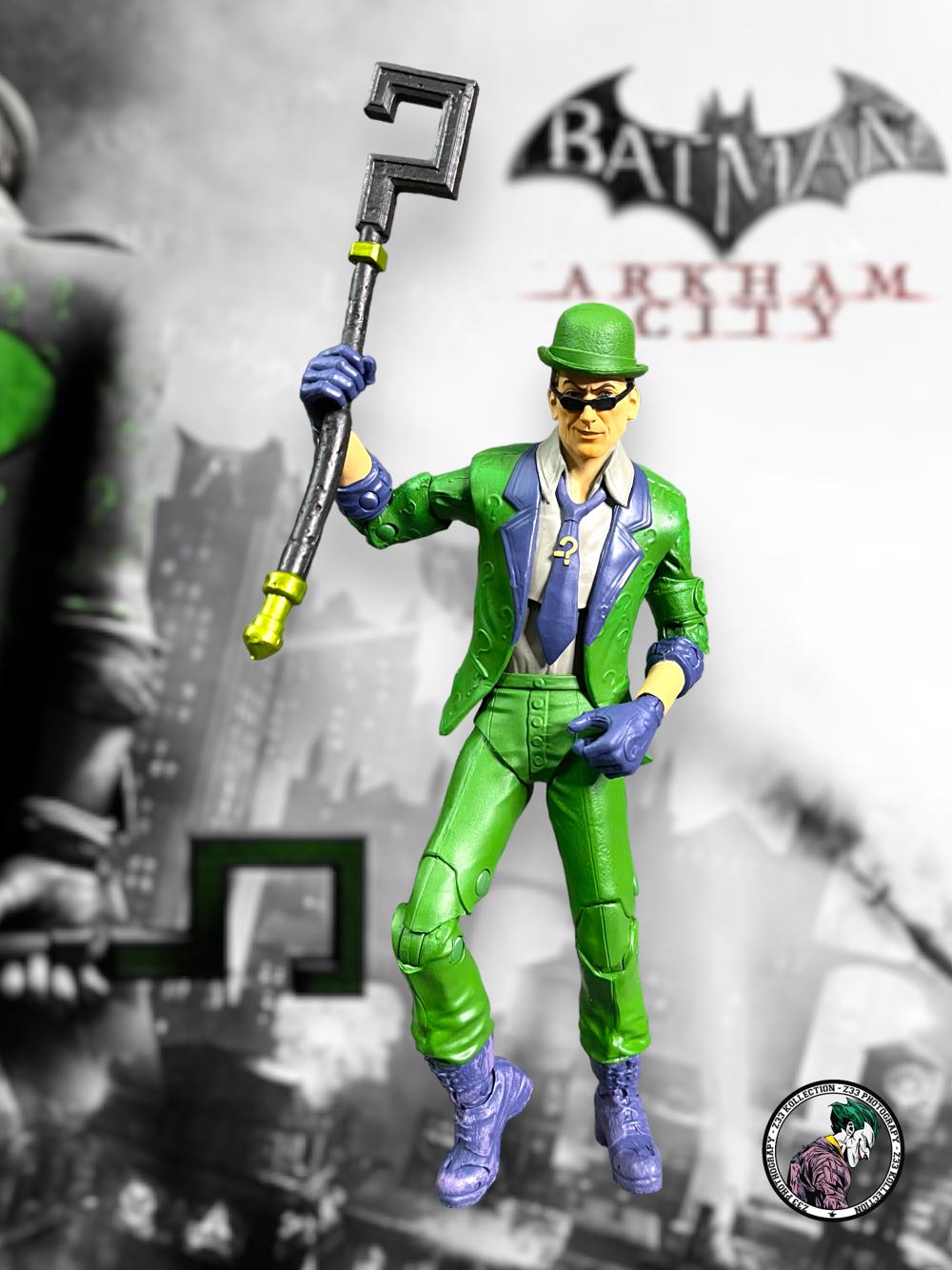 DC Multiverse (2023) (10x11) The Riddler - McFarlane Toys (Batman: Arkham City) action figure collectible - Main Image 2