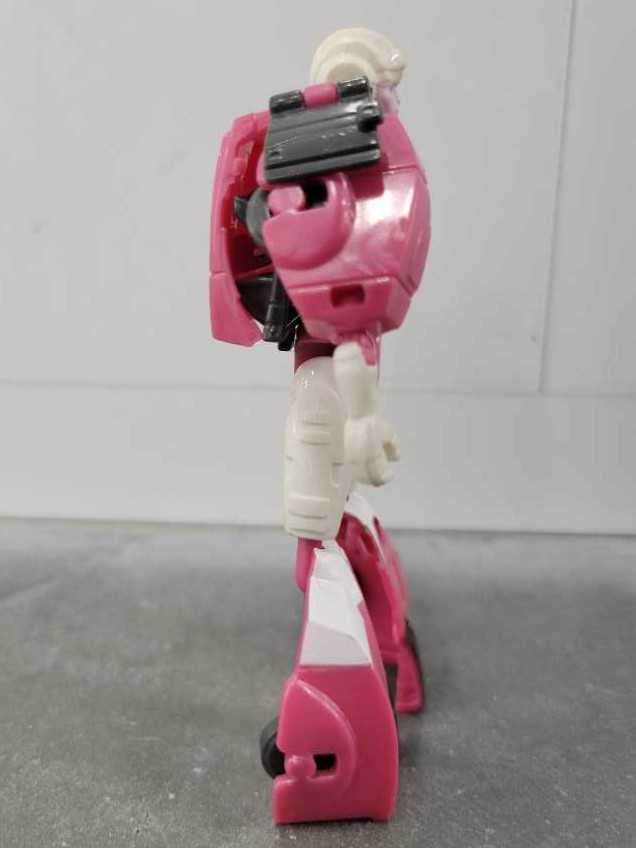 Arcee - Hasbro (Authentics) action figure collectible - Main Image 3