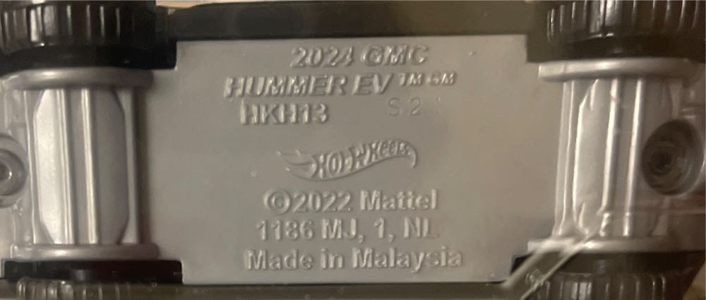 2024 GMC HUMMER EV - Hot Wheel / Mattel (HW Screen Time) action figure collectible [Barcode 194735103140] - Main Image 3