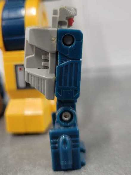 Monzo With Weirdwolf Headmaster - Hasbro (1987) action figure collectible - Main Image 2