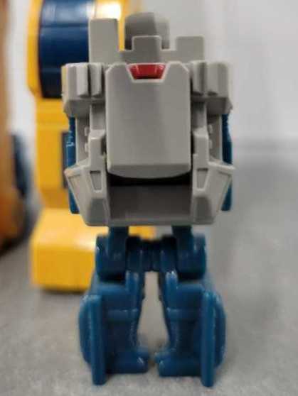 Monzo With Weirdwolf Headmaster - Hasbro (1987) action figure collectible - Main Image 3