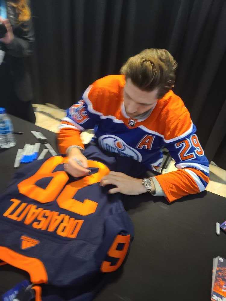 Leon Draisatl Signed Oilers Jersey - Adidas (Hockey) action figure collectible - Main Image 3