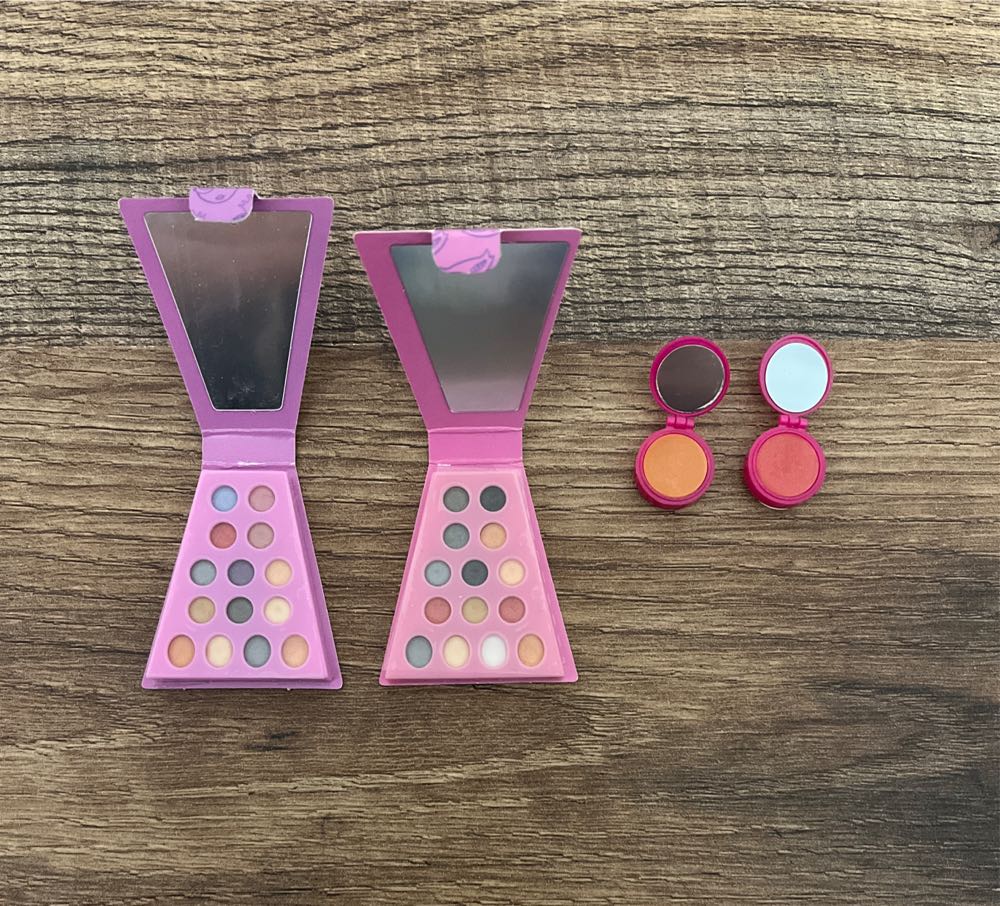 Bratz Mini Cosmetics Series 1  action figure collectible - Main Image 2