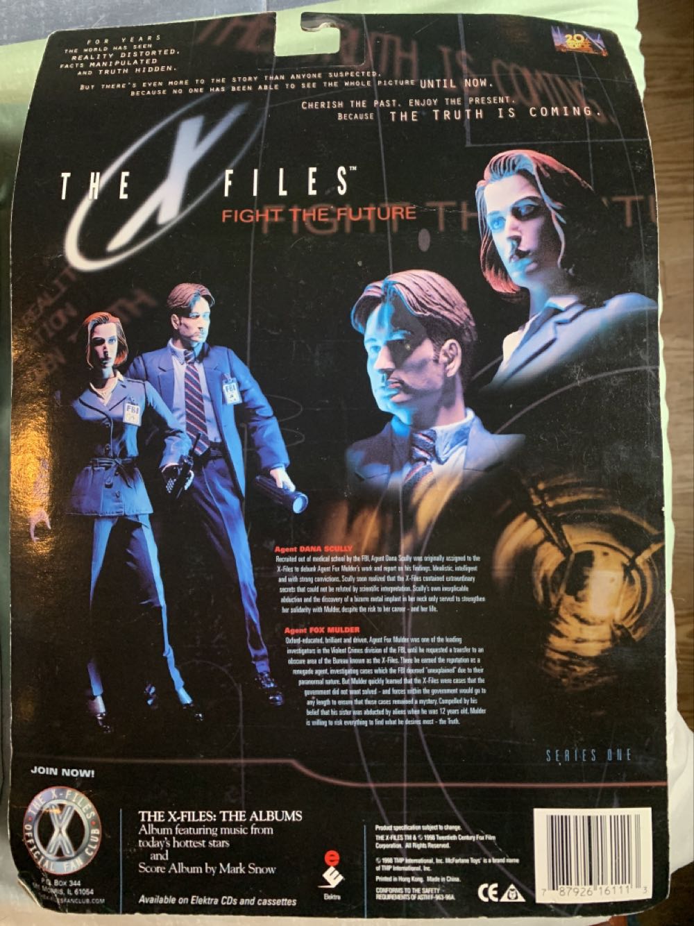 Agent Fox Mulder - McFarlane Toys (The X Files) action figure collectible - Main Image 2