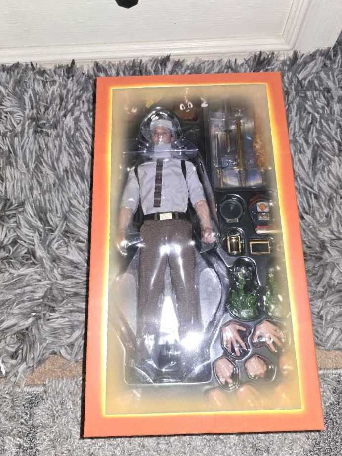 Hot Toys Marvel Loki (Variant) TVA - Hot Toys / Sideshow (1:6 Film/Television) action figure collectible [Barcode 4895228609441] - Main Image 3