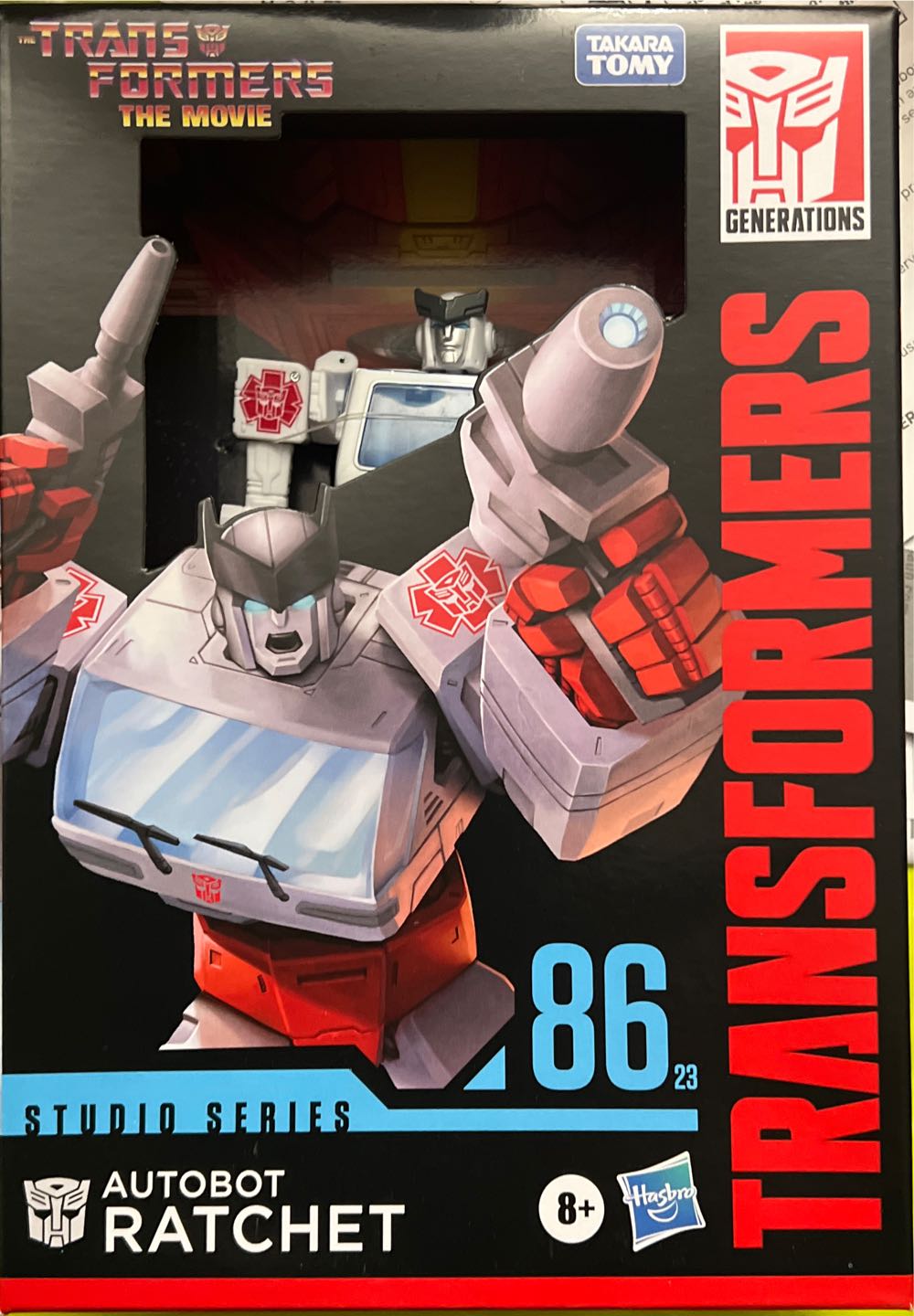 TF Studio Series 86-23: Voyager Autobot Ratchet - Hasbro / Takara Tomy (Transformers Studio Series ‘86) action figure collectible [Barcode 195166223544] - Main Image 2