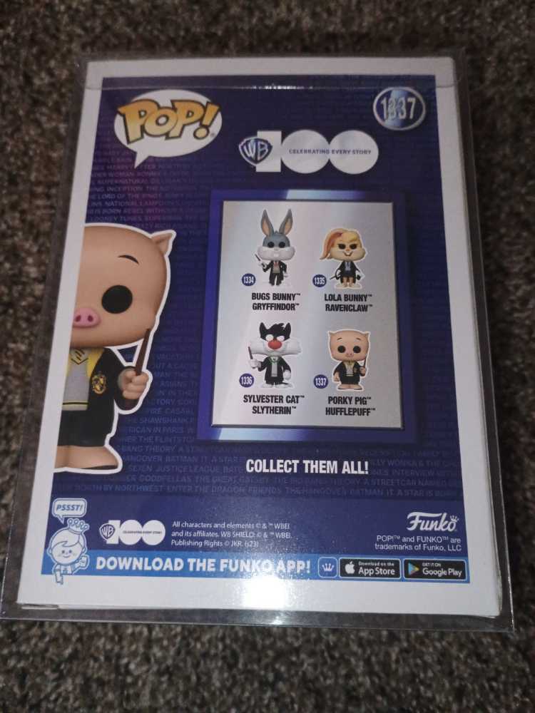 Looney Tunes: Hufflepuff Porky Pig #1337 - Funko (WB 100) action figure collectible [Barcode 889698712118] - Main Image 2
