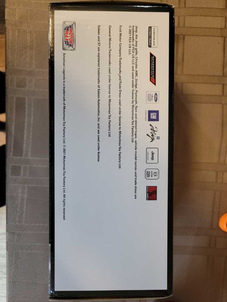 Rubicon Pickup Truck Jeep Gladiator Rubicon Closed Top Pickup Motormax 1 24 1 27 Black White Diecast... 1:24 Diecast Model Top Closed 79368 Scale  action figure collectible [Barcode 1668747793686] - Main Image 4