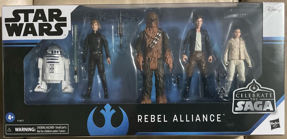 Celebrate The Saga - Rebel Alliance - Chewbacca - Hasbro/ Disney action figure collectible - Main Image 2