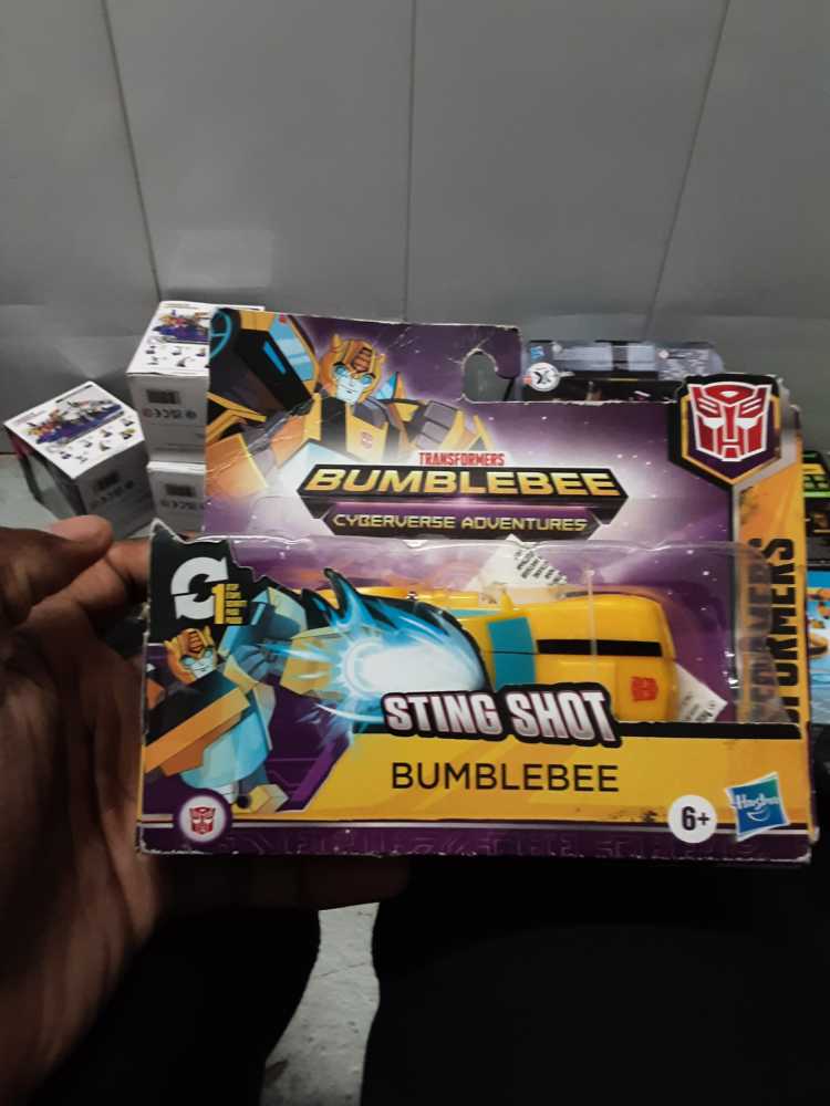 Tra Cyberverse 1 Step Bumblebee  action figure collectible [Barcode 630509891191] - Main Image 2