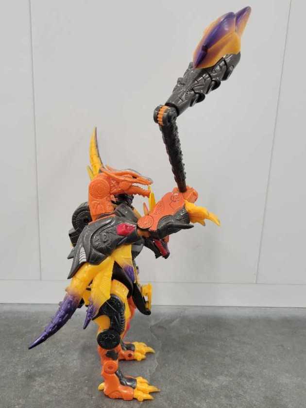 Scourge 1st Robot Mode - Hasbro (Cybertron) action figure collectible - Main Image 3