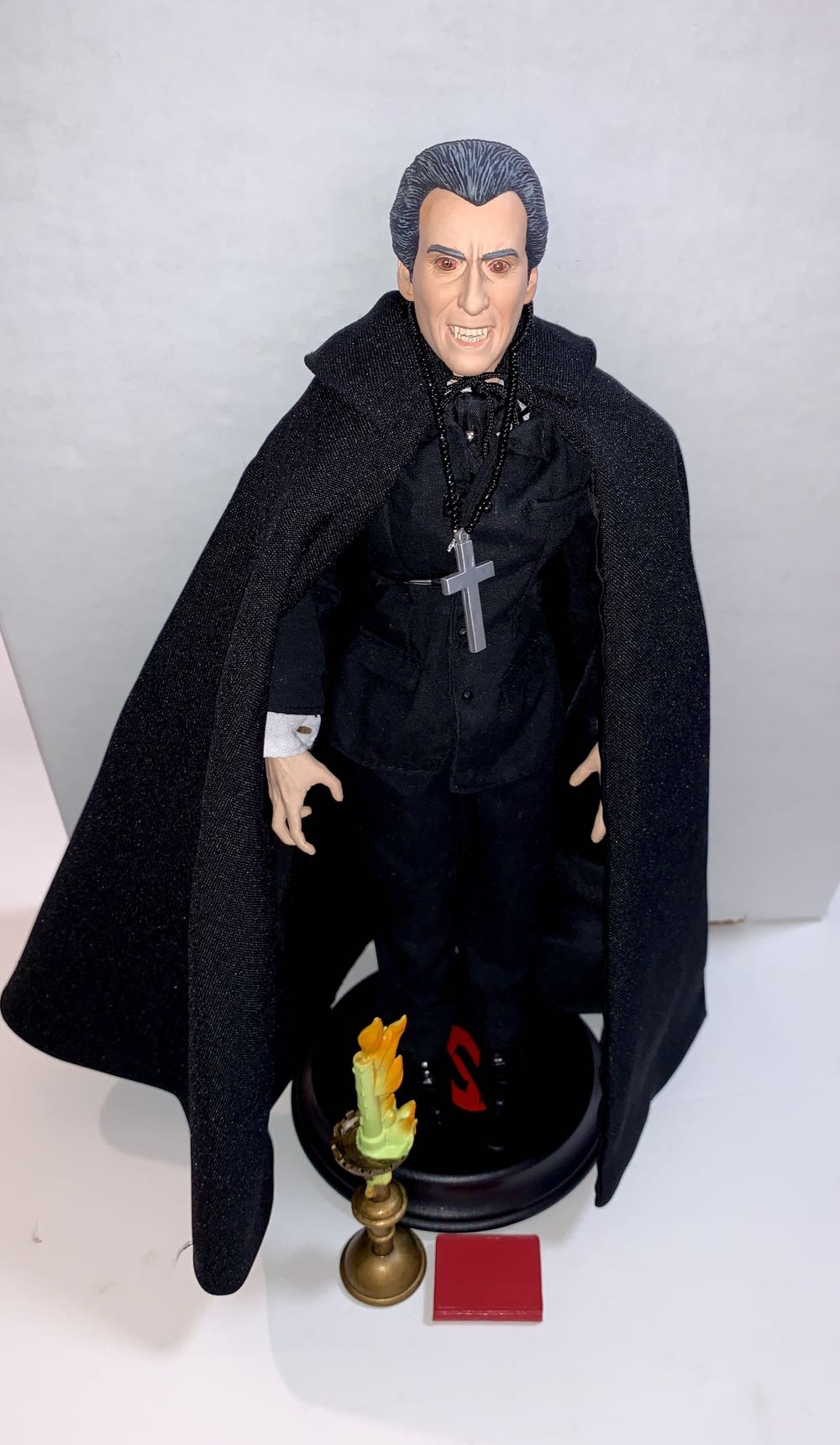Dracula Hammer Films Deluxe Collector Edition 1/6 Figure Brand New SEALED Doll - Hammer Entertainment Ltd action figure collectible [Barcode 5060046210196] - Main Image 4