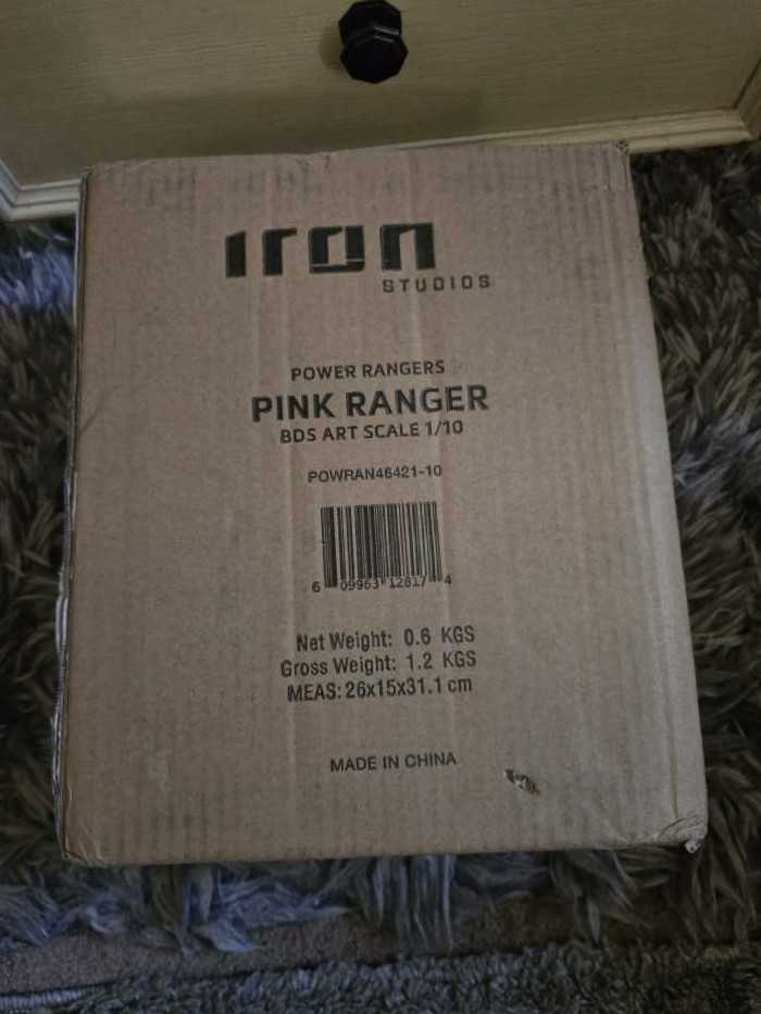 MMPR 1:10 scale Pink Ranger - Iron Studios (Mighty Morphin’ Power Rangers) action figure collectible [Barcode 609963128174] - Main Image 3