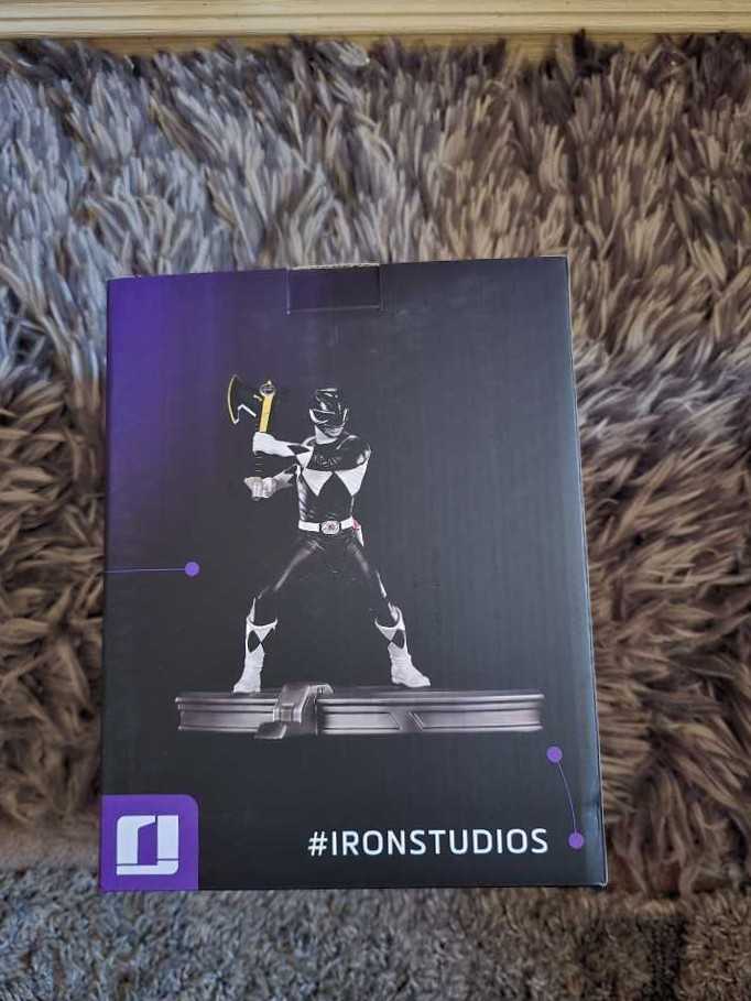 MMPR 1:10 scale Black Ranger - Iron Studios (Mighty Morphin’ Power Rangers) action figure collectible [Barcode 609963128150] - Main Image 2