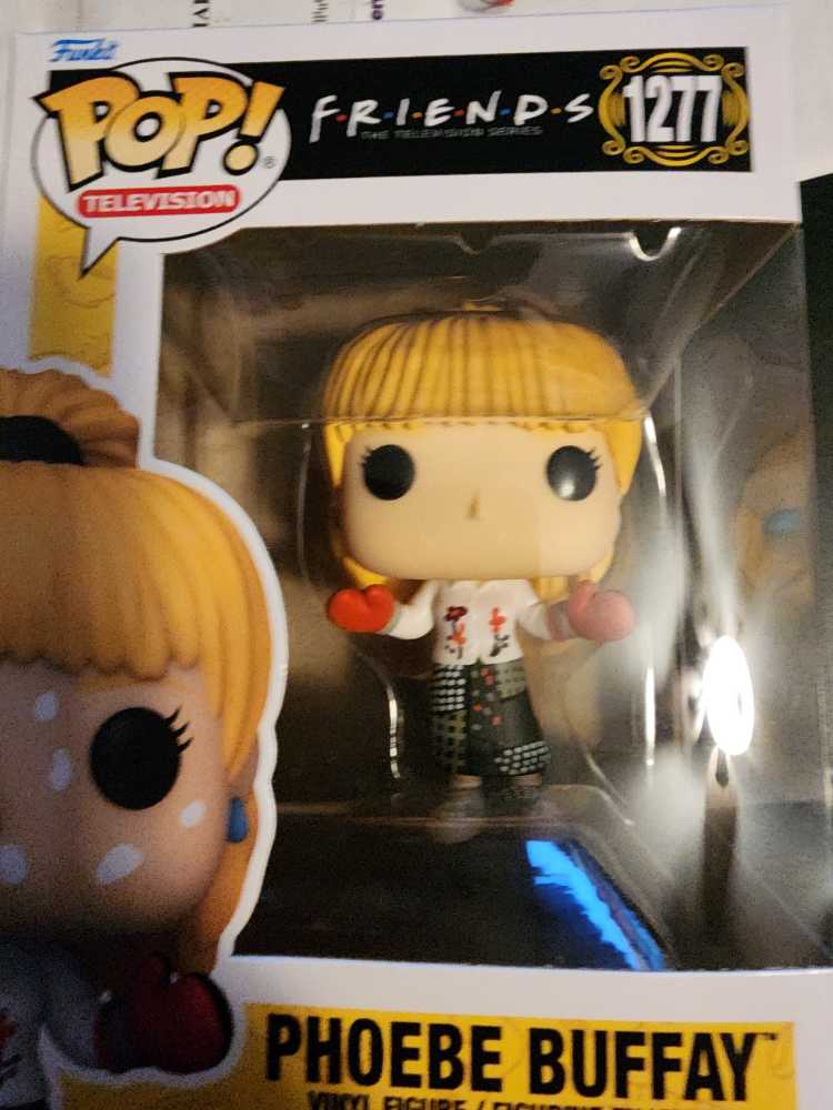 Friends: Phoebe Buffay With Chicken Pox #1277 - Funko (Friends) action figure collectible [Barcode 889698656771] - Main Image 2