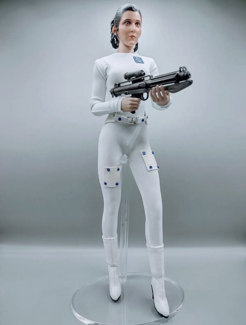 Princess Leia In Alternate Hoth Outfit  (Star Wars) action figure collectible - Main Image 3